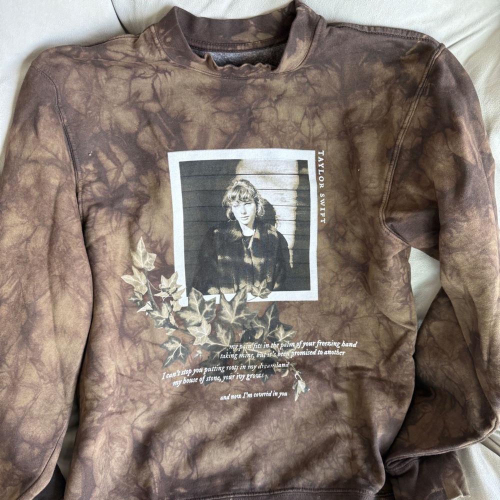Taylor Swift ivy crewneck
